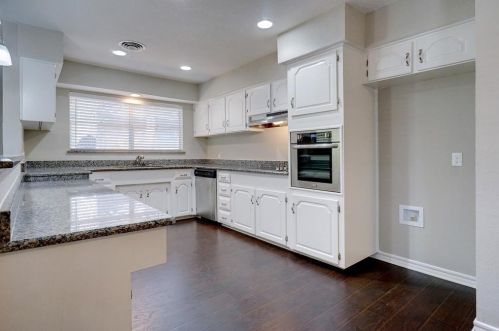 521 Brookview Dr, Hurst, TX 76054-3431