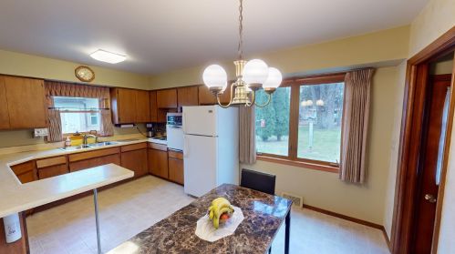 1001 Cherry Rd, Manitowoc, WI 54220-1960