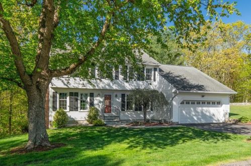29 Crest St, Waterbury, CT 06708-2806