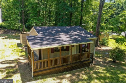 252 Blueberry Ln, Harpers Ferry, WV 25425-6019