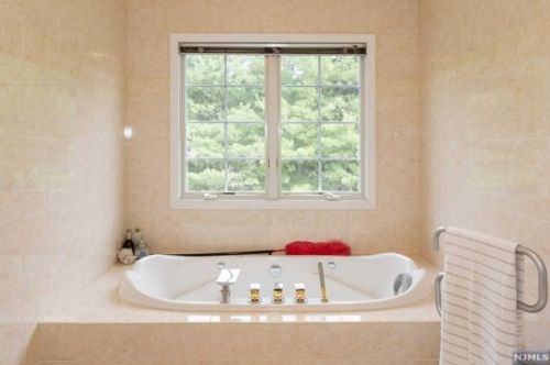 134 Demarest Ln, Montvale NJ  07645-2341 exterior