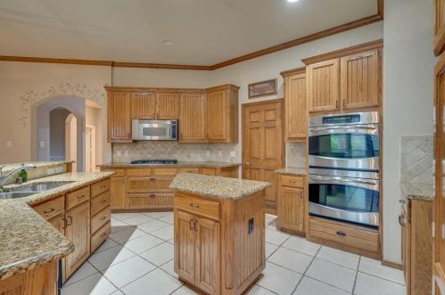 6109 Gateridge Dr, Lewisville TX  75028-2396 exterior