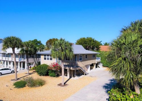 111 Bay Mar Dr, Fort Myers Beach, FL 33931-3807
