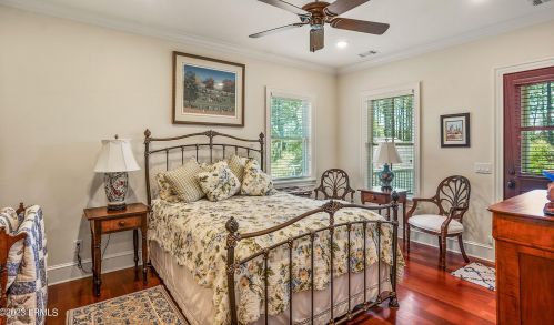66 Bay Dr, Beaufort SC  29907-1755 exterior