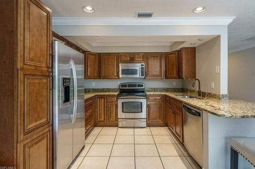 10137 Sunshine Dr, Bonita Springs, FL 34135-5038