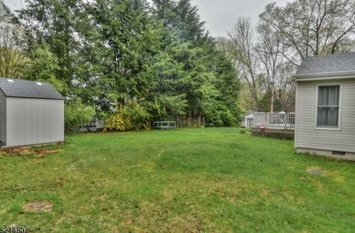 84 Morris Ave, West Milford Lakes NJ  07480-1121 exterior