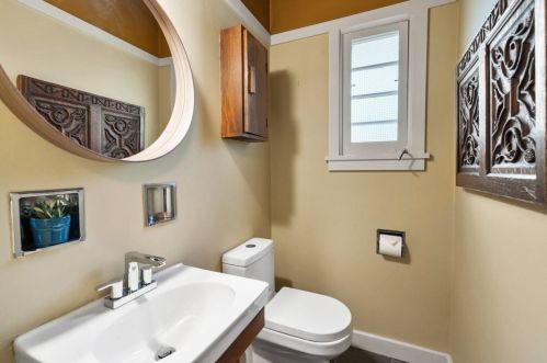 1003 Sylvan Ave, Milwaukee WI 53217-5355 exterior