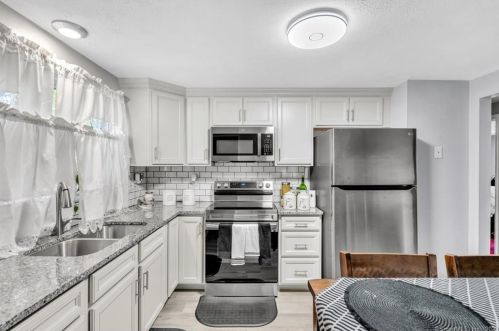 11 Mead St, New Britain, CT 06051-3853