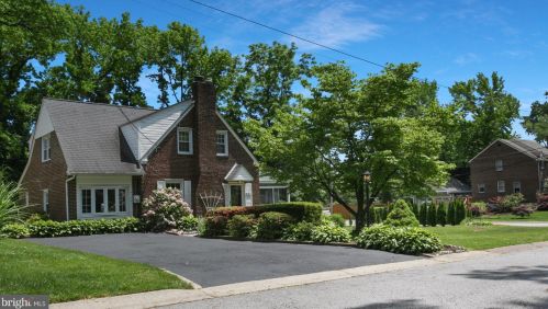 827 Woodsdale Rd, Wilmington, DE 19809-2244