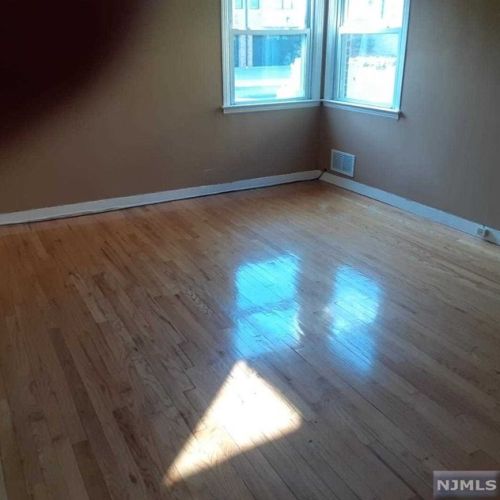 461 2nd St, Palisades Park NJ  07650-1701 exterior