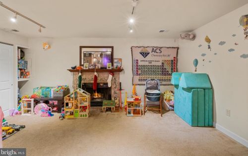 1944 Wicklow Ct, Woodbridge VA  22191-3459 exterior