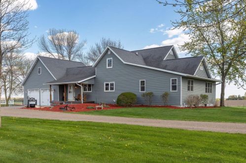 1071 200th St, Hammond, WI 54002-4920
