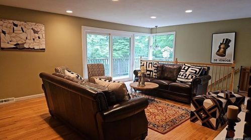 12 Fox Rd, Bridgeport, CT 06611-1608