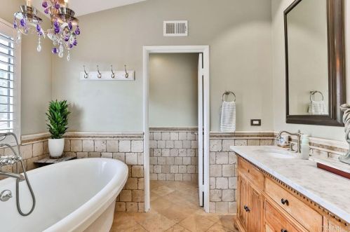 1456 Sapphire Dr, Carlsbad CA 92011-1200 exterior