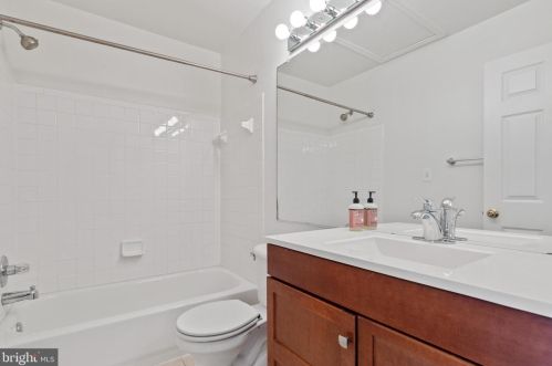 2485 Wheat Meadow Cir, Herndon VA  20171-3055 exterior