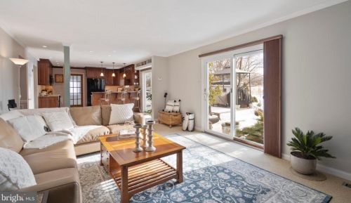 1162 Horseshoe Dr, Blue Bell PA  19422-1947 exterior