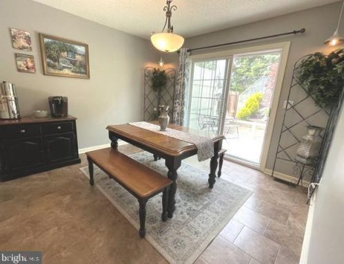 29 Johns Dr, West Enola PA  17025-2694 exterior