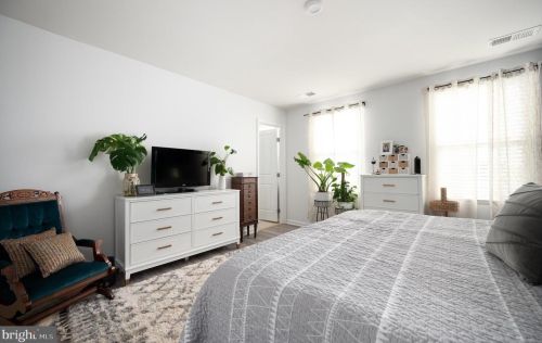 318 Bluecoat St, Dover DE  19901-8862 exterior