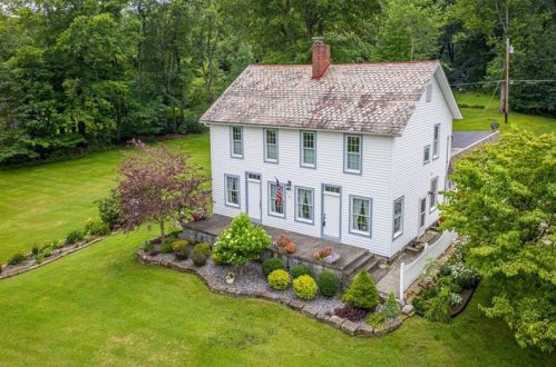 1361 Valley Rd, New Castle, PA 16105-5451