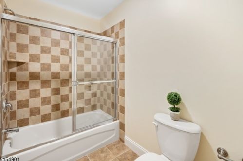 23 Alan Dr, Parsippany NJ  07054-4101 exterior