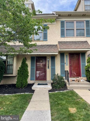 76 Iroquois Ct, Wayne, PA 19087-5503