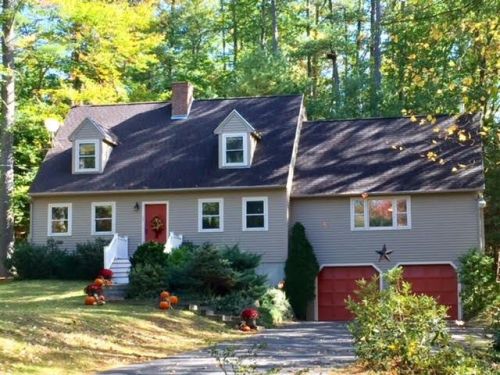 17 Pettingale Rd, Amherst NH  03031-1801 exterior