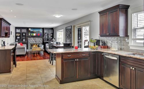 1 Terry Ln, Middletown, NJ 07748-3196