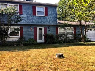 8 Ormand Ave, Gordon Heights, NY 11763-4413