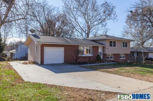 1402 10th St, Iowa City, IA 52241-1718