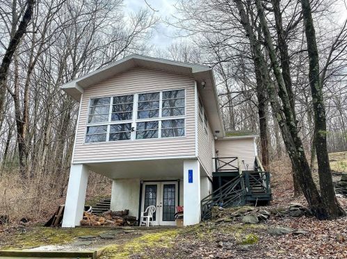 17 Lake Claire Dr, Middletown, NY 10940-7614