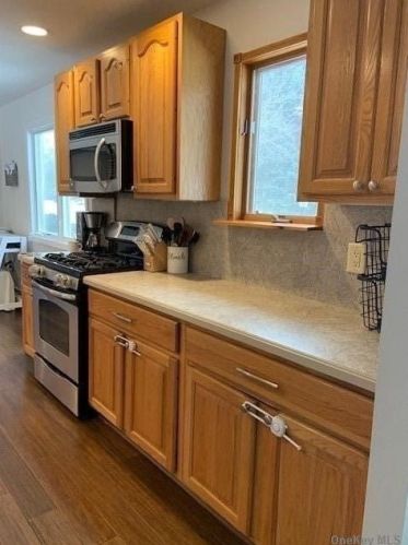 70 Westcliff Dr, Mount Sinai, NY 11766-2220