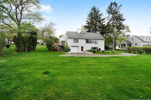 27 Green Hill Rd, North Haven CT  06473-2139 exterior