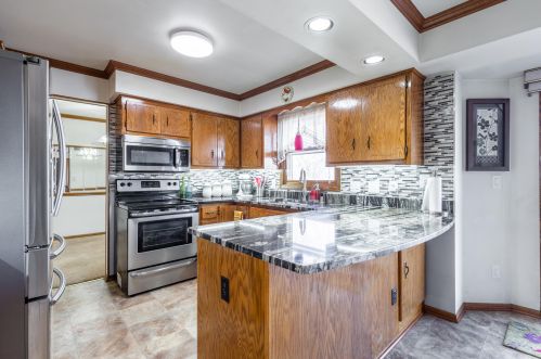 8100 Plainfield Ave, Milwaukee WI 53220-2843 exterior