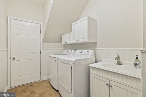 3211 Winter Sun Ter, Herndon VA  20171-1939 exterior