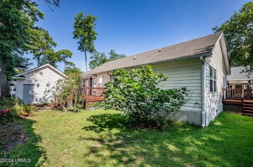 8 Wateree Ct, Beaufort SC  29902-3332 exterior