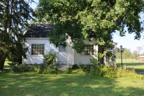 1706 Sturgeon Point Rd, Derby, NY 14047-9602