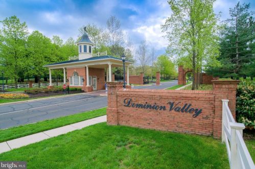 5737 Waterloo Bridge Cir, Haymarket VA  20169-8117 exterior