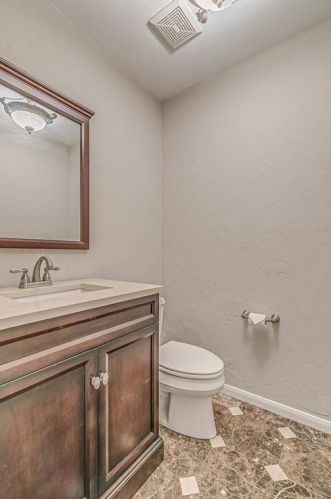 1800 Southwicke Dr, Lewisville TX  75022-8430 exterior