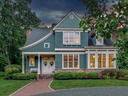 155 Summit View Ln, North Kingstown, RI 02852-4820