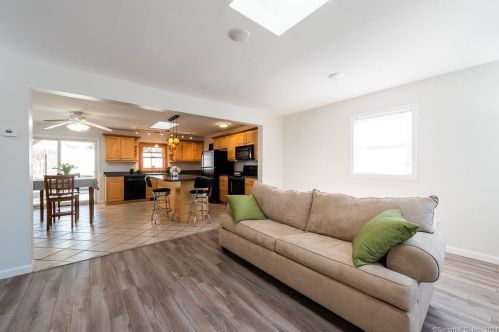 52 Summer St, Waterford CT  06385-2333 exterior