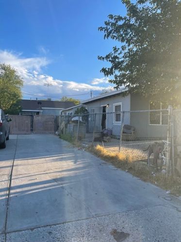 16837 Tracy St, Victorville, CA 92395-3721