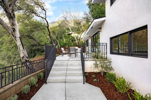 635 Oak Crest Dr, Sierra Madre CA  91024-1130 exterior