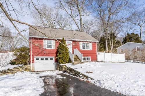 24 Alpha Ave, Groton, CT 06340-2704