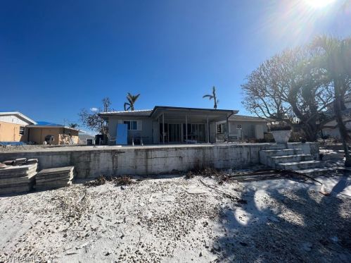 201 Randy Ln, Fort Myers Beach FL  33931-4009 exterior