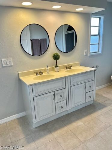 21 Lincoln Ave, Lehigh Acres FL 33936-1454 exterior