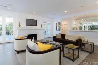 15605 Woodvale Rd, Van Nuys, CA 91436-3414