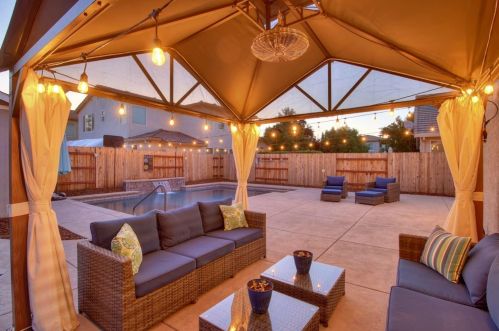 9674 Two Harbors Dr, Elk Grove CA  95624-4491 exterior