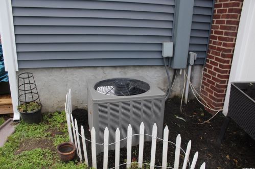 141 Ohio St, North Lindenhurst NY 11757-5411 exterior