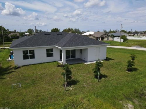 1808 12th St, Cape Coral, FL 33990-1860
