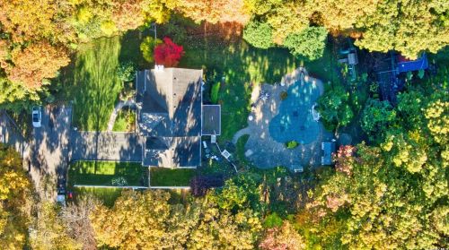 15 Lincoln Ave, Mount Sinai, NY 11766-1916